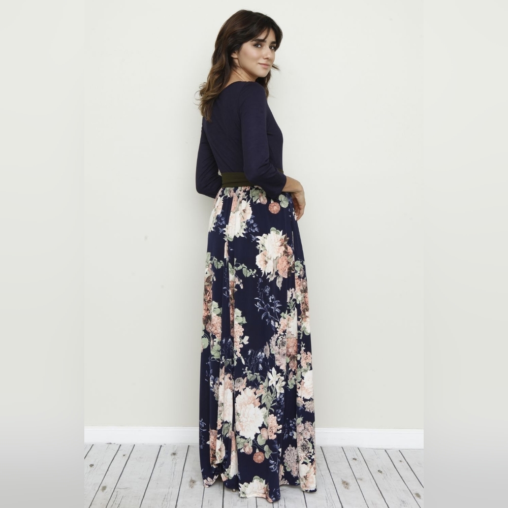 ๐Egs๐ป by Elรณges Navy & White Floral Maxi Dress 1/2 price - Picture 5 of 16